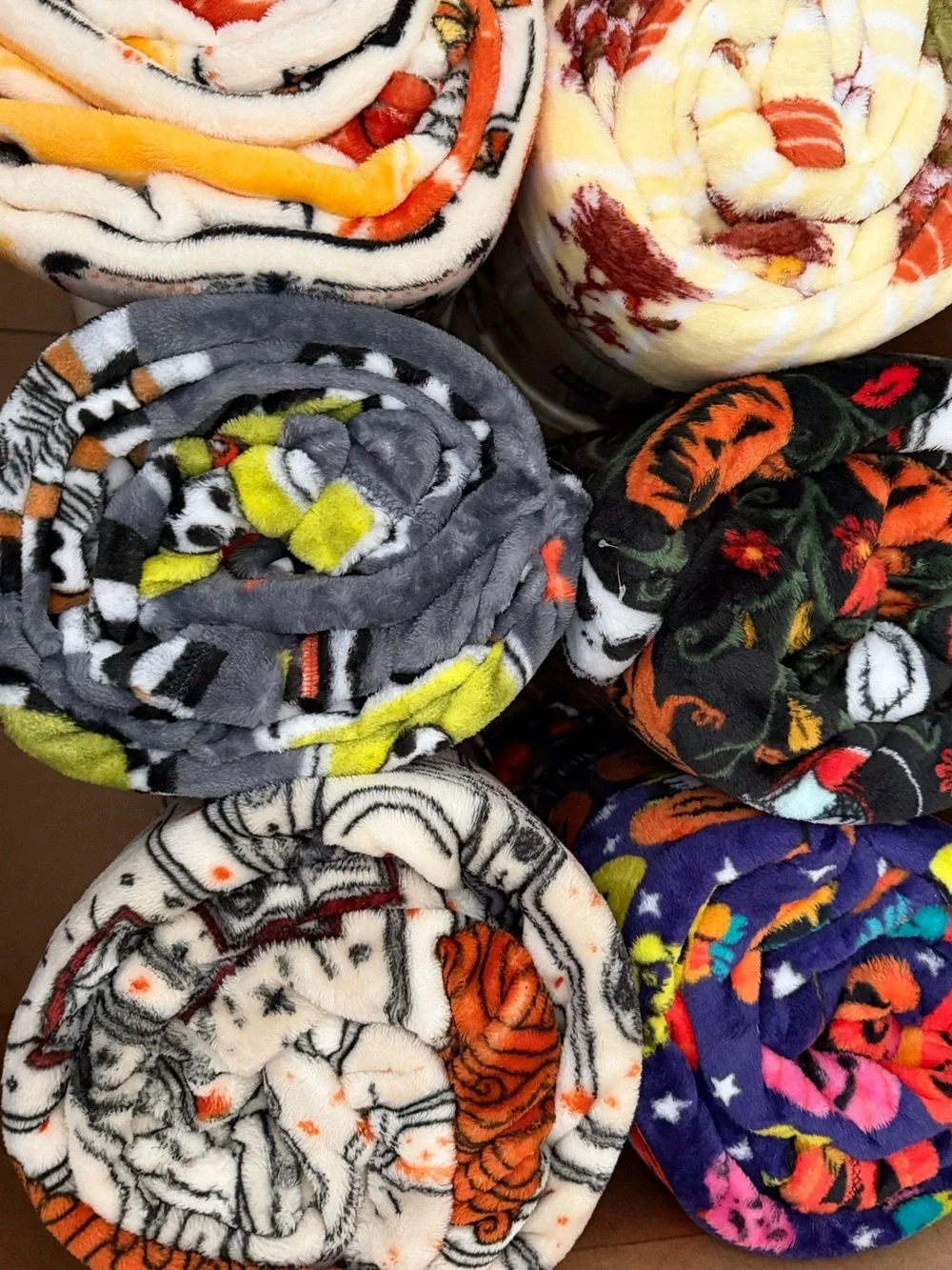 DISNEY HOCUS POCUS WINIFRED SANDERSON OVERSIZED PLUSH THROW BLANKET 🔮🧙‍♀️📖